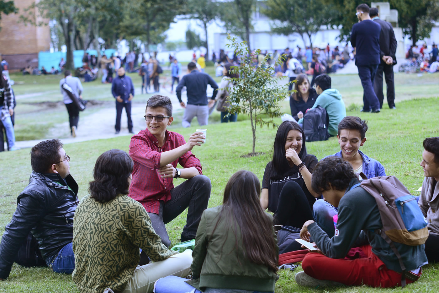 La vida universitaria prepara a los estudiantes de mejor manera para afrontar los desafíos de vivir y trabajar en sociedad. Crédito: archivo Unimedios